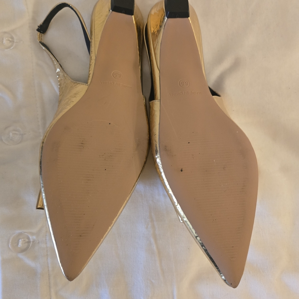 Elegant Gold Women's Shoes with Bow Detail - Picture 3 of 6